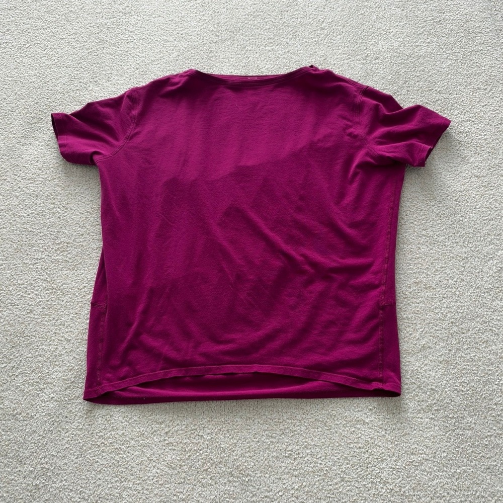 lululemon Back in Action short sleeve size 0 in Magenta Purple